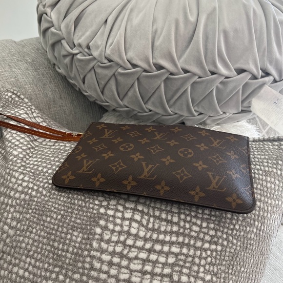 Louis Vuitton Monogram pre-owned Wristlet with Dust Bag and Louis Vuitton Bag. - Picture 2 of 12